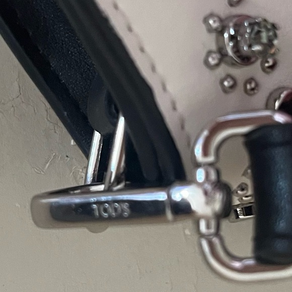 Tod's crossbody leather bag with studs & crystals. Luxury for a fraction 🔥🔥🔥 - Picture 3 of 13